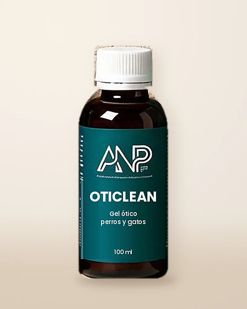 Frasco de Oticlean con etiqueta verde petróleo