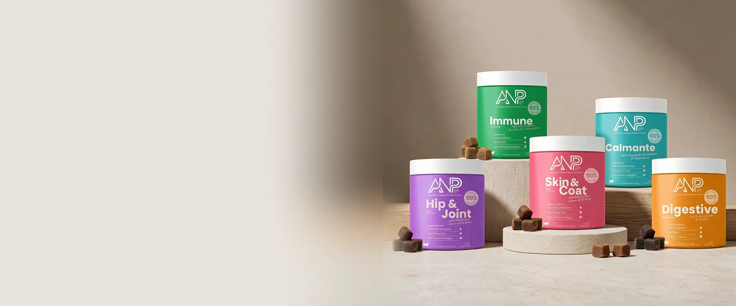 Cinco potes de soft chews ANP: Immune verde, Skin & Coat rosa, Hip & Joint morado, Calmante turquesa y Digestive naranja