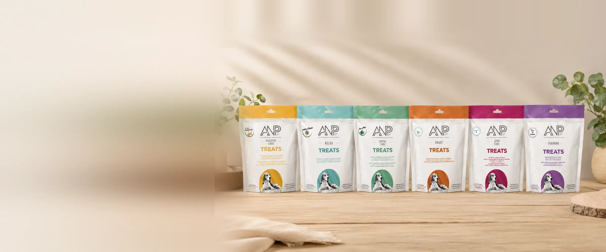 Seis bolsas de treats ANP en fila: Digestive Care, Relax, Dental Care, Smart, Joint Care y Training